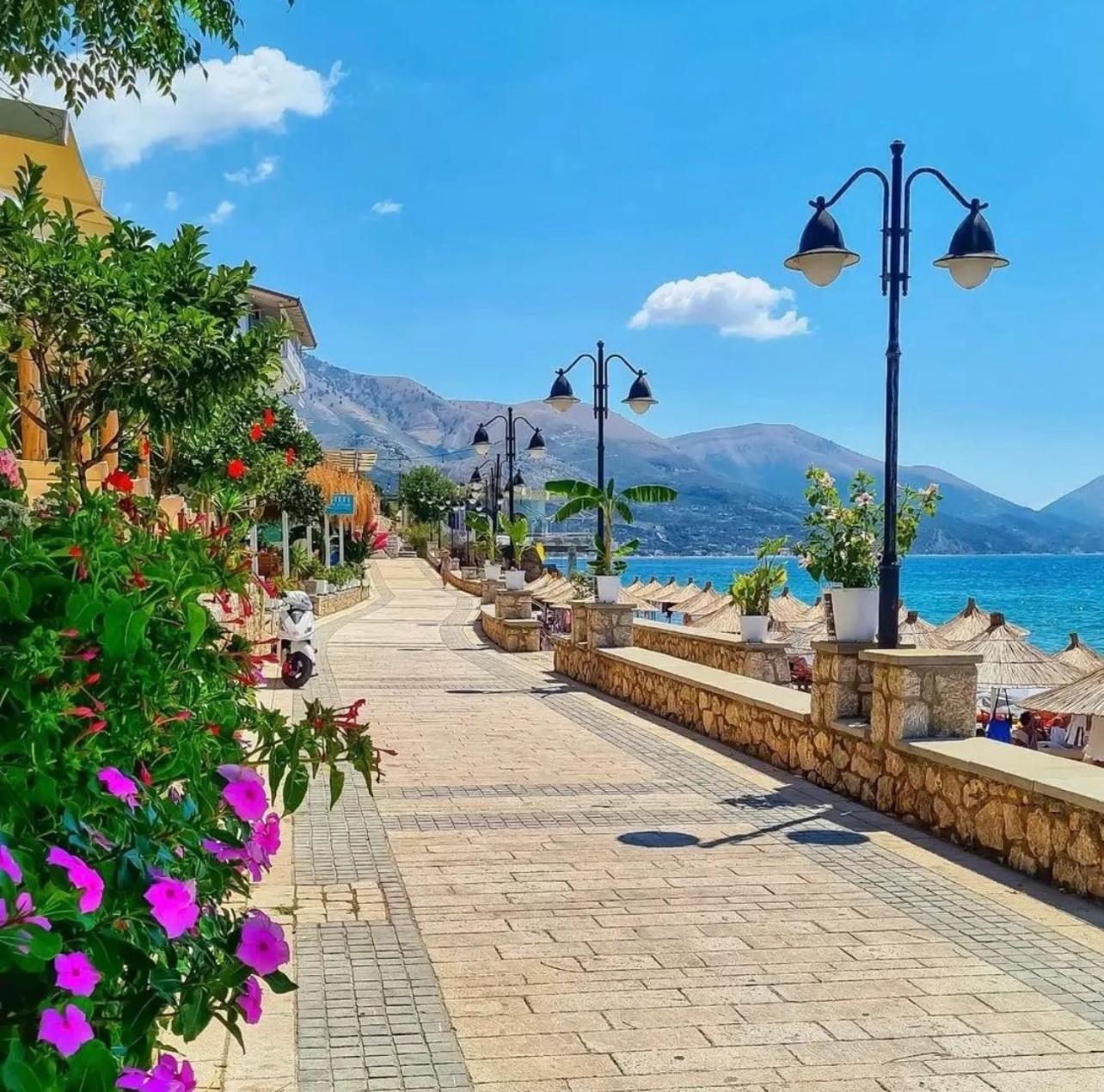 Sevilia Rooms Qeparo Bagian luar foto