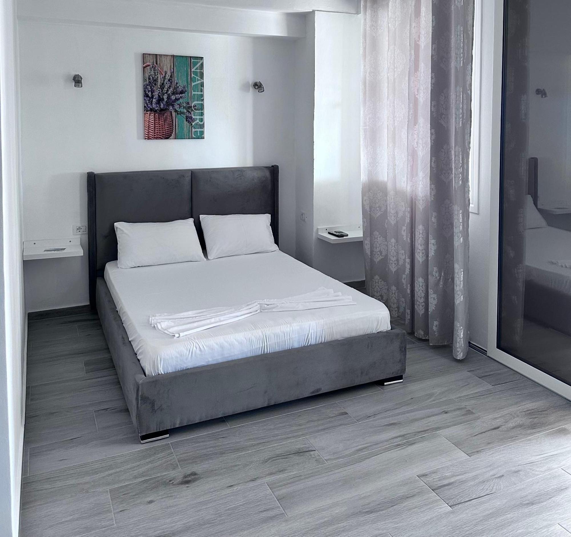 Sevilia Rooms Qeparo Bagian luar foto