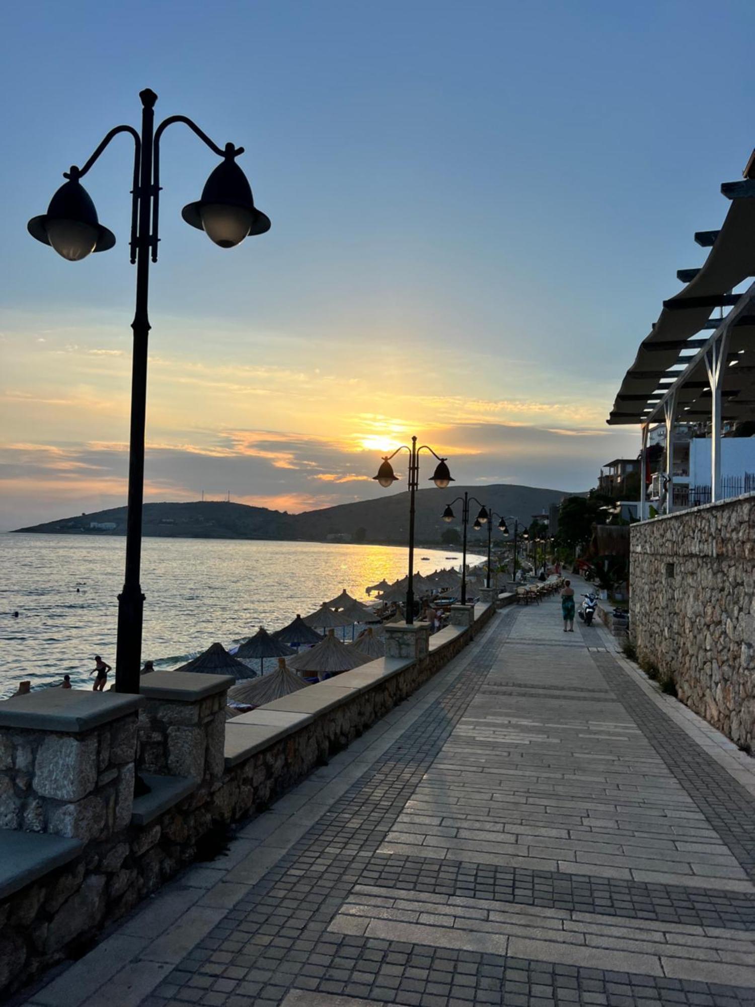 Sevilia Rooms Qeparo Bagian luar foto