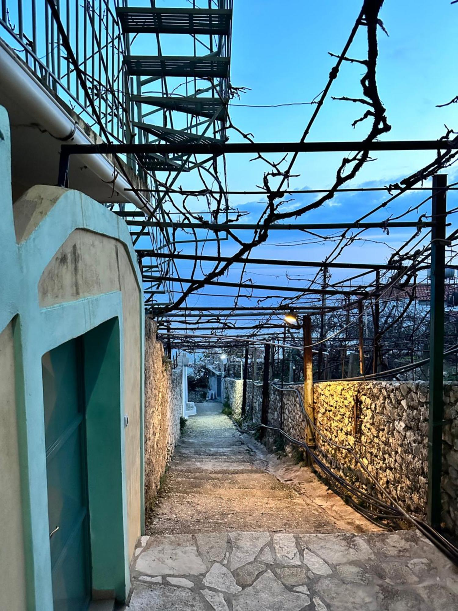 Sevilia Rooms Qeparo Bagian luar foto