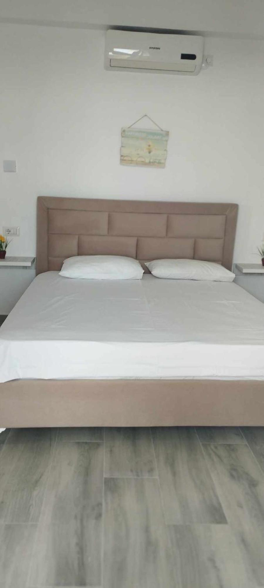 Sevilia Rooms Qeparo Bagian luar foto